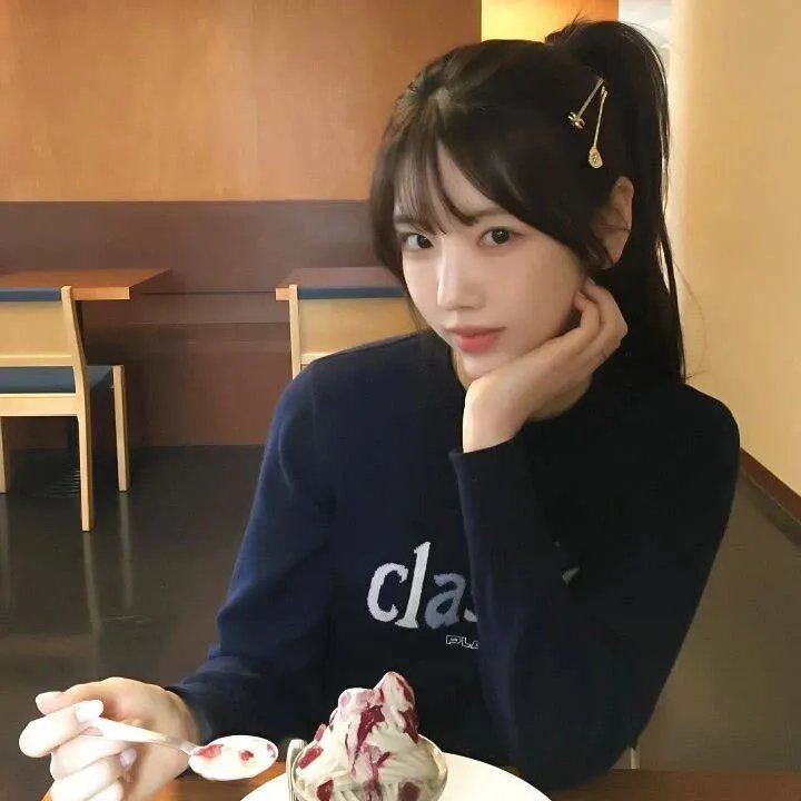 绿茵场外